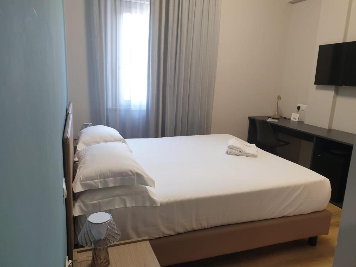 Hotel De La Ville depandance di Hotel Augustus Fano Esterno foto