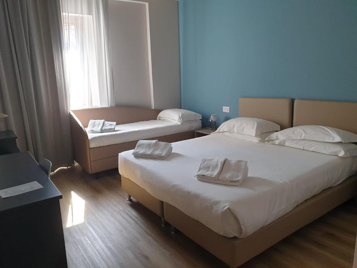 Hotel De La Ville depandance di Hotel Augustus Fano Esterno foto