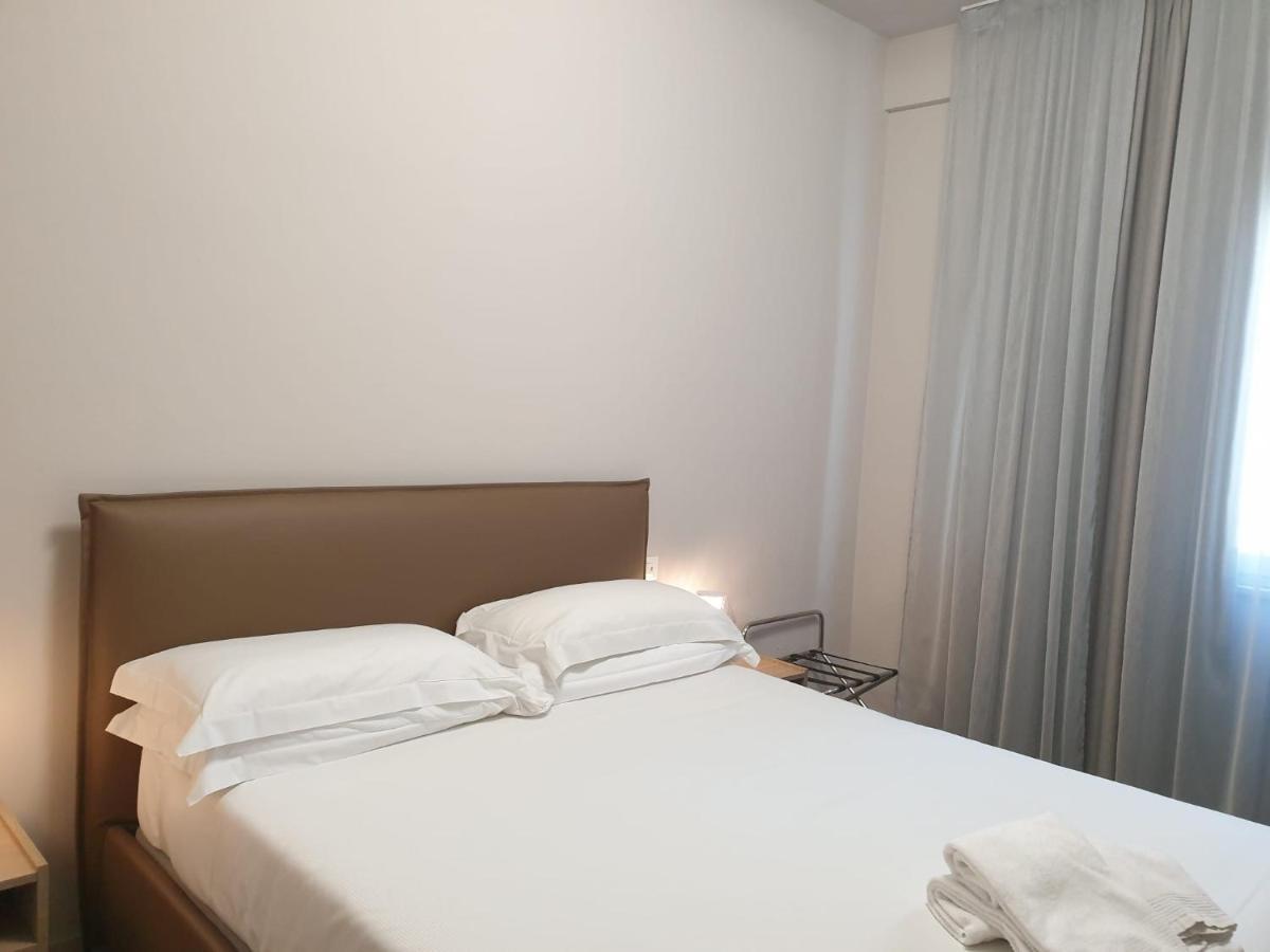 Hotel De La Ville depandance di Hotel Augustus Fano Esterno foto