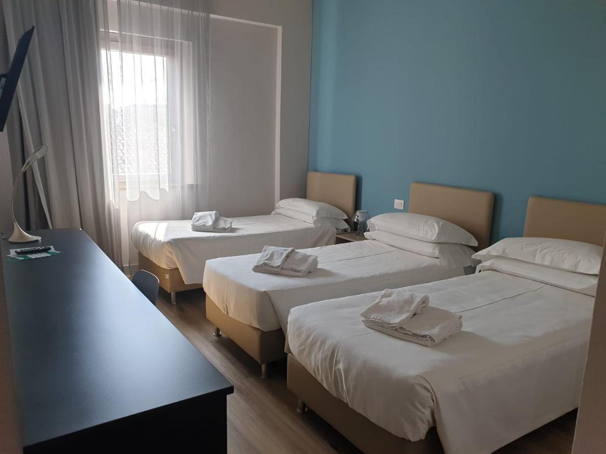 Hotel De La Ville depandance di Hotel Augustus Fano Esterno foto