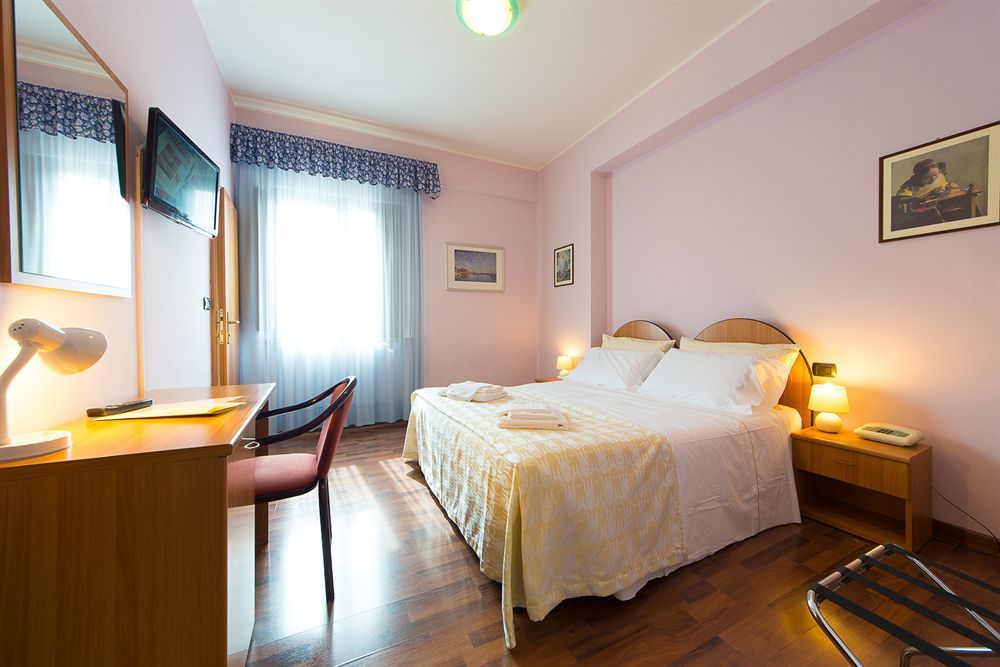 Hotel De La Ville depandance di Hotel Augustus Fano Esterno foto